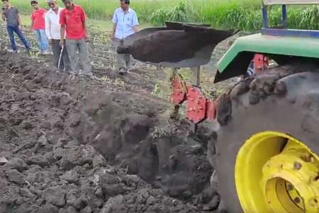 Pushpak Super Hydraulic Reversible Plough