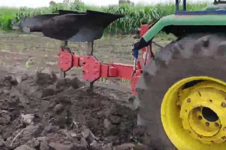 Pushpak Super Hydraulic Reversible Plough