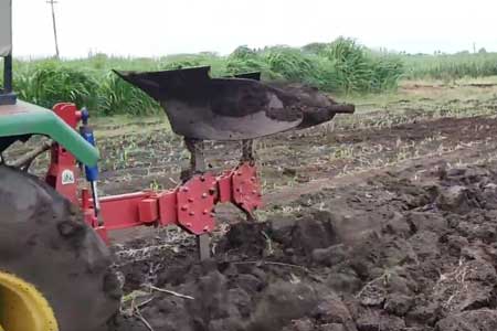 Pushpak Super Hydraulic Reversible Plough