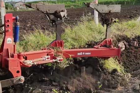 Pushpak Super Hydraulic Reversible Plough 