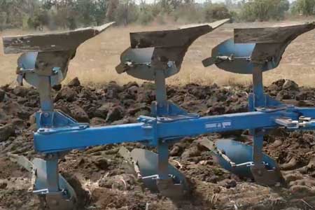 Pushpak Super Hydraulic Reversible Plough 