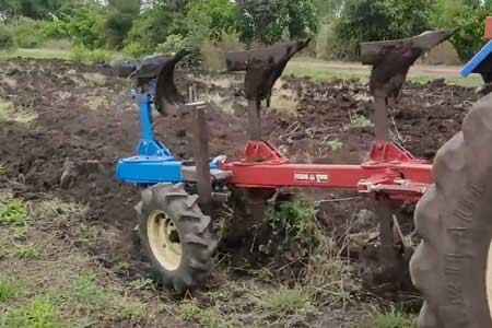 Pushpak Super Hydraulic Reversible Plough 