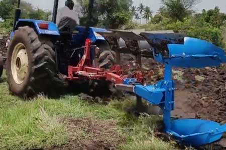 Pushpak Super Hydraulic Reversible Plough
