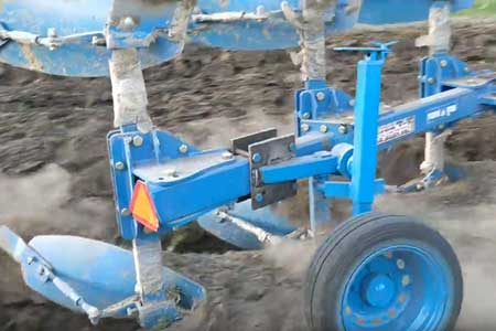 Pushpak Super Hydraulic Reversible Plough 